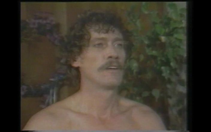 Vintage megastore: Hot Vintage MILF z ładnymi cyckami jebana i wytryski na cipkę...