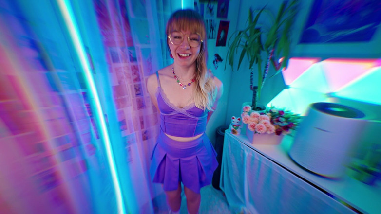 Jolie Lyon: リル・ニンフォ・ガールがグーンセッションを中断し、変態セックスを楽しんだ