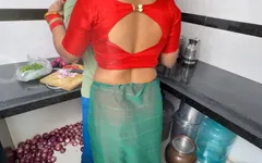 No segundo dia da noite de núpcias de Komal, seu cunhado cozinhou Khichadi na cozinha
