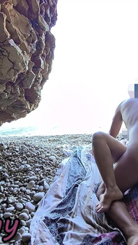 Blankziehen mit meiner muschi vor einem typen in der Öffentlichkeit, fkk-strand und er fickt mich und gibt blowjob - es ist sehr riskant - misscreamy