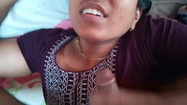 LEGSCOUPLE12: Suri rumah Malayali meletakkan zakar suaminya ke dalam mulutnya dan...