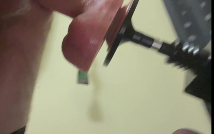 Kate Cummings: Toto 10 palcové dildo mě vystříká