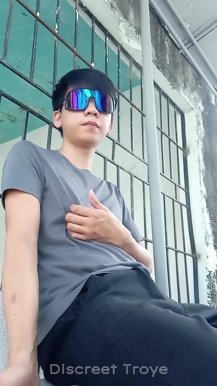 Troye_AsianPinoy: Guapa Pinoy se masturba en casa abandonada - Daks Jakol
