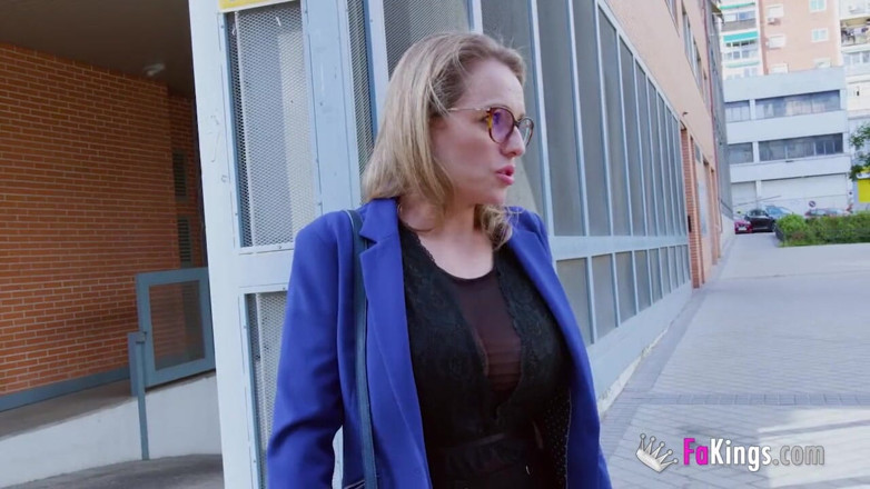 FAKings: Incredibile mamma divorziata sa che c'è una possibilità per lei...