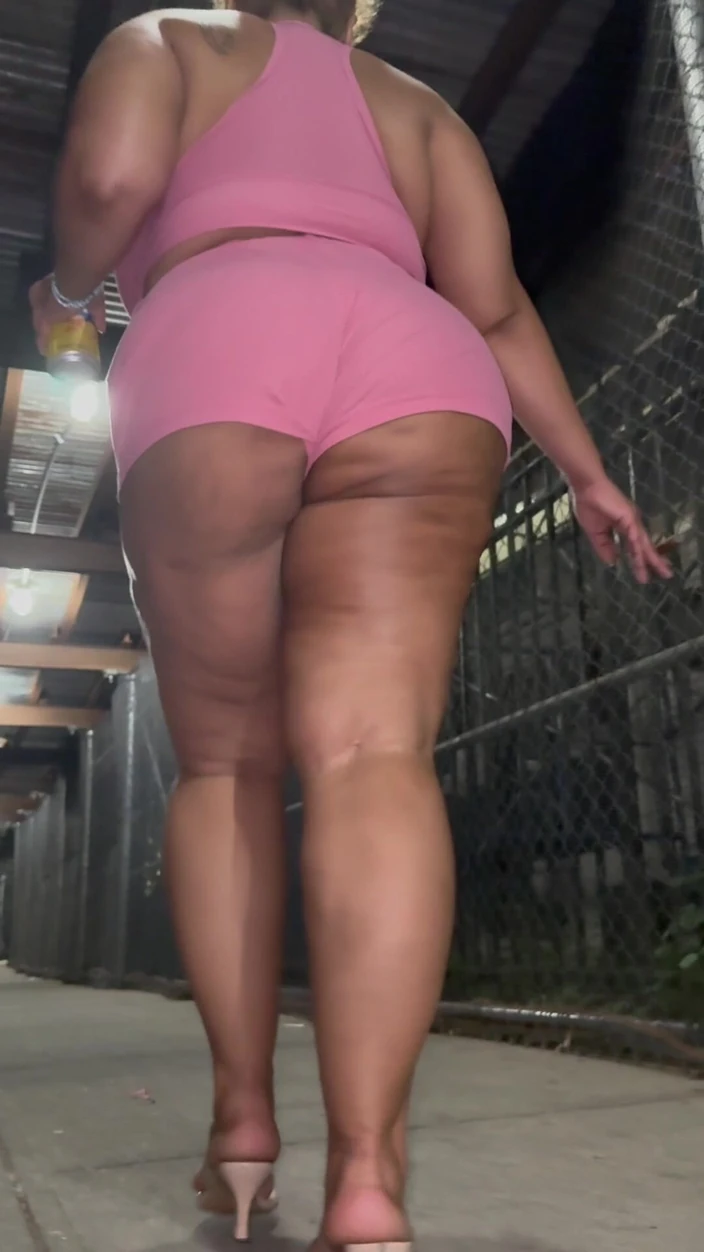 PutiLing: Leg Tease - Big Ass Worship - Latina BBW Puerto Rican Big...