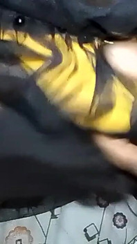 The Yellowish-yellowish Is the Black Black Black Gow and Puts the Tea