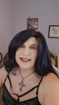 Çok Küçük Ve Topallaştım Ama Hala Bacaklarımı açıp Yalamayı Seviyorum!