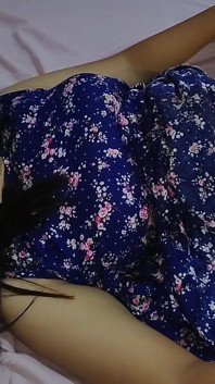 インドネシアの女の子の濡れた猫