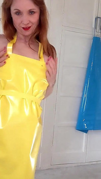 หื่นขึ้นมาในผ้ากันเปื้อน PVC ของฉัน
