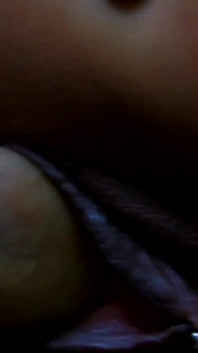Loira Dee Jones com peitos naturais faz um boquete profundo e fode duro