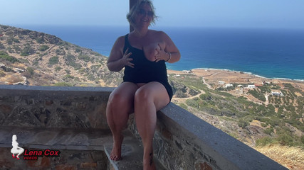 Lena Cox: Halka açık okyanus görünümü mastürbasyon - külot yok ve herkesin içinde...