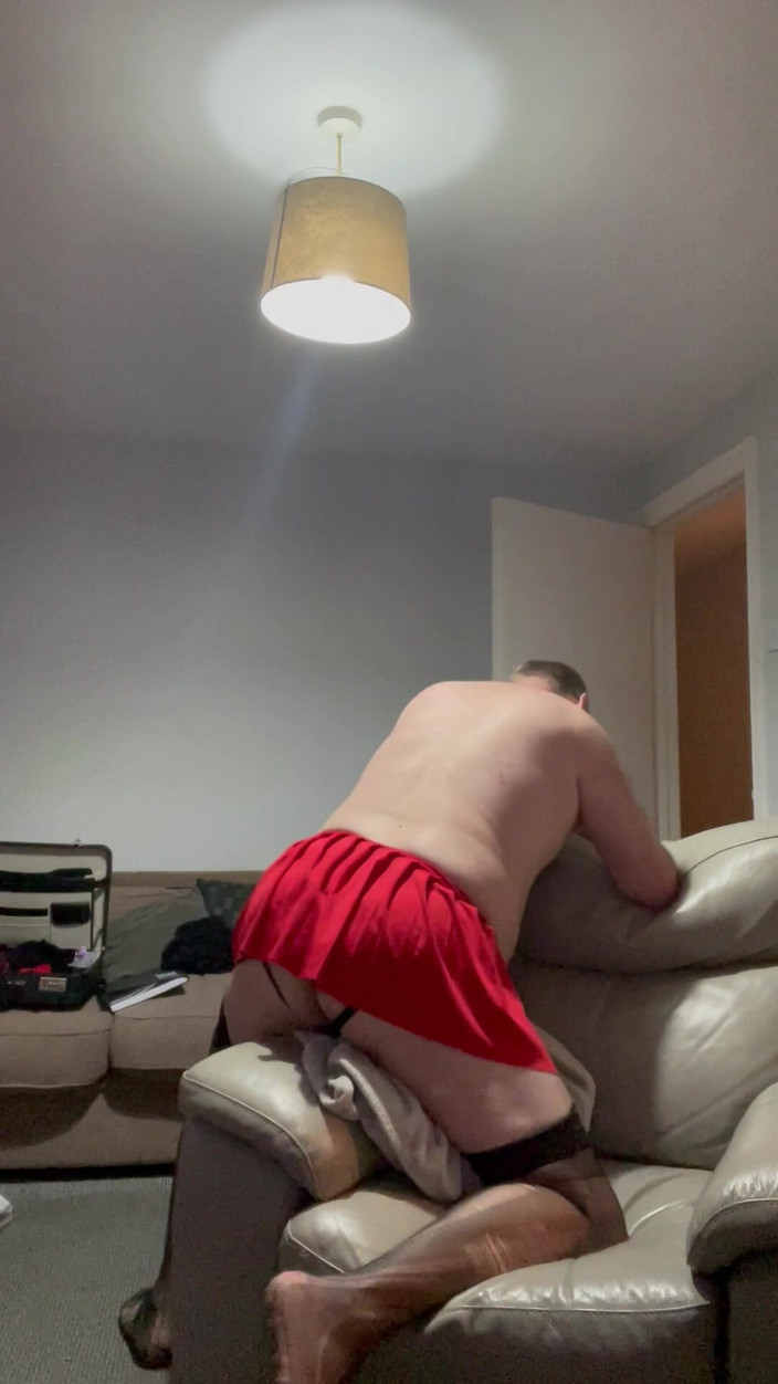 Julian sharp: Julian Love, es falda de animadoras