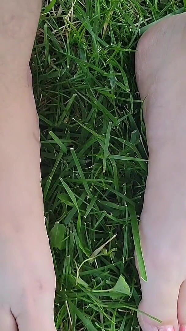 Foxx Denn Studio: Toes in Grass
