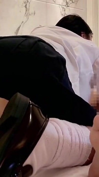 初体験の恥ずかしがり屋が輝き、eカップの美女が甘く激しい高揚へと溶け込む