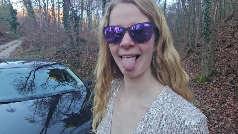 Bikergirl_97: Neujahrs Auto-panne Endet Mit Bezahl muie und facial