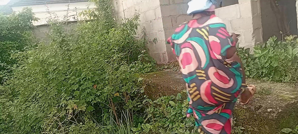 Creamyshuga: 带他的两个妻子去，在未建成的建筑里做爱