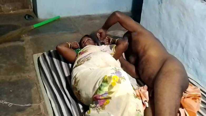 Desi palace: Indian desi maid fucking house owner in saree