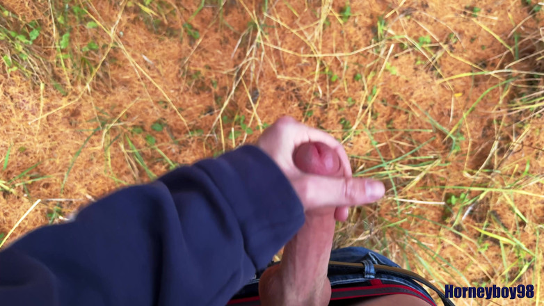 Horneyboy98: Twink Wixt En Un Día De Otoño En El Bosque...