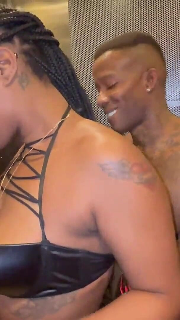Dante Diggz Media: Bubble Butt Baddie Bella Cumms krémy po celém velkém černém péru...