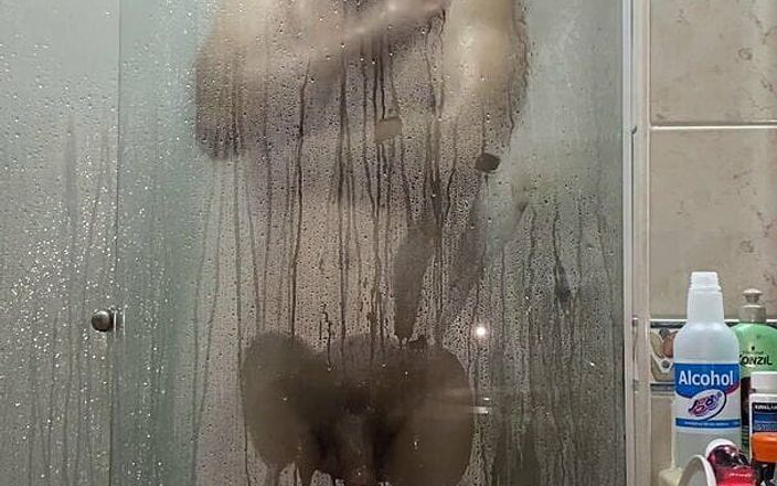 Tomas Styl: シャワーを浴びるコロンビアの男