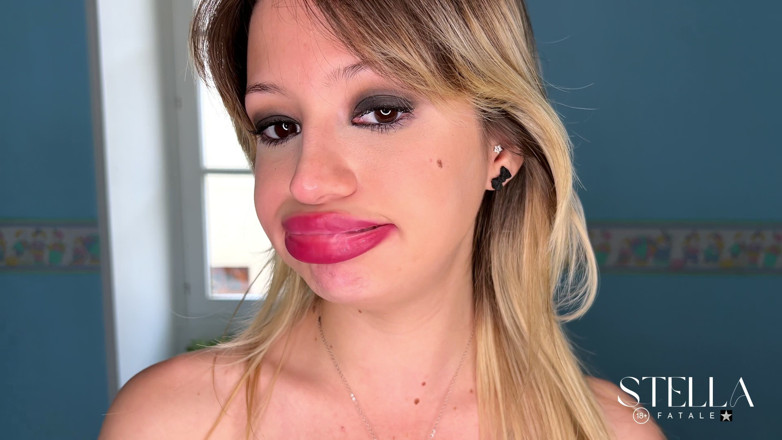 Stellafatale: Bibir raspberry gemetar