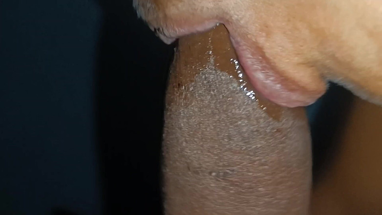 Housewife 69: Подруга смокче член хлопця в готелі