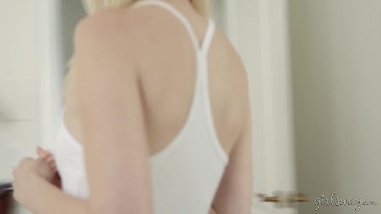 Girlsway: GIRLSWAY - Zůstaň u mě