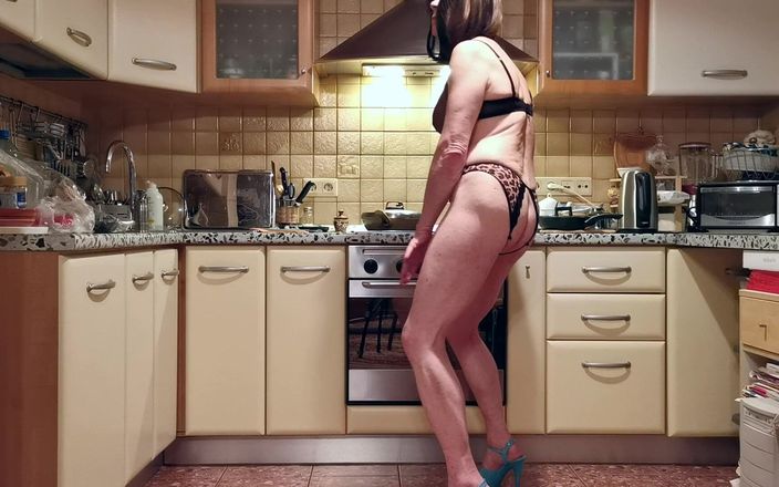 Sissy Cummy Lingerie: 흑인 대물 자지에게 따먹히는 거유 밀프