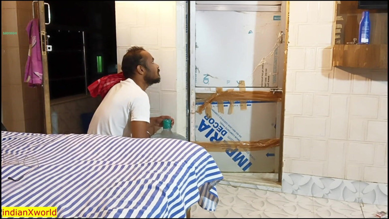 IndianXworld Premium: Gadis kaya desi satu kali berhubungan seks dengan cowok pengantar...