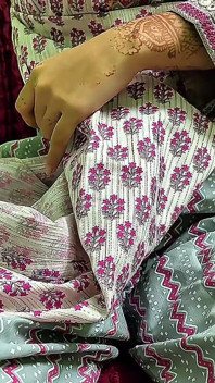 Baise ma bhabhi sexy dans une nouvelle position et elle aime ça