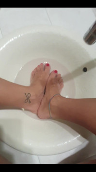 Baking Soda and Sugar Scrub for Soft Feet