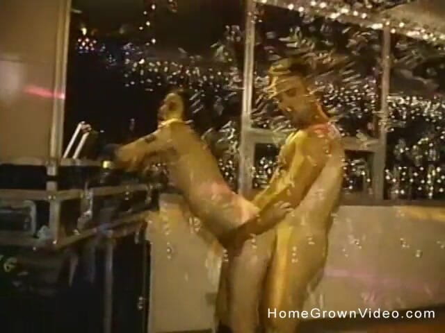 Homegrown Video: Lili bierze to ostro w kilku pozycjach!