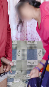 Proprietarul indian al casei și fiul său vitreg i-au futut tare pizda și curul - videoclip complet