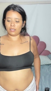 Pertunjukan webcam dua gadis lagi asik masturbasi di depan penggemarnya di depan kamera