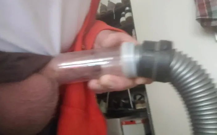 Karlchengeil: Horny During Housework