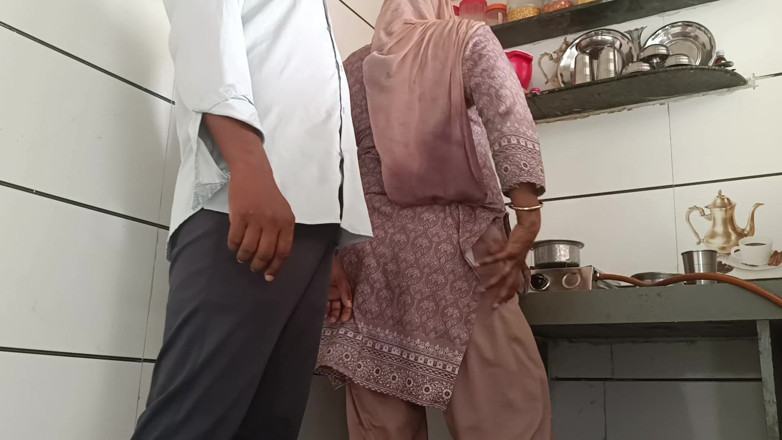 Bhabhi UP: Vui vẻ với Bhabhi Ji trong nhà bếp