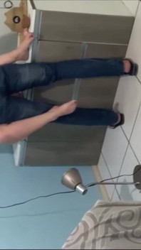 A puta veio para se oferecer enquanto eu trabalhava e eu dei a ela o que ela queria, pau na bunda