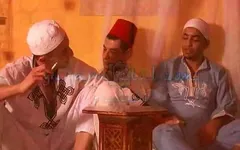 Gayarabclub - Arap erkekler arasında üçlü sikiş