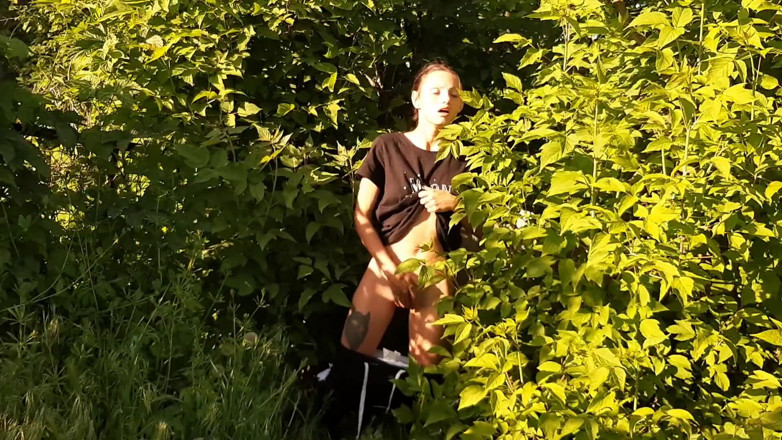 Lesbian-candys: Risky Outdoor Female Masturbation in Nature