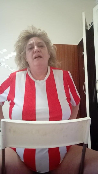 Susanmature: Mature woman playing with herself alone