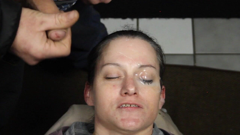 Dirty Dees: Bedecke ihre augen