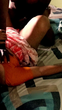 น้าสาวอินเดียเซ็กซี่ในหีเสื้อส่าหรีโดนใช้นิ้วเย็ดจัดหนักและโดนครีมพายท่าหมา