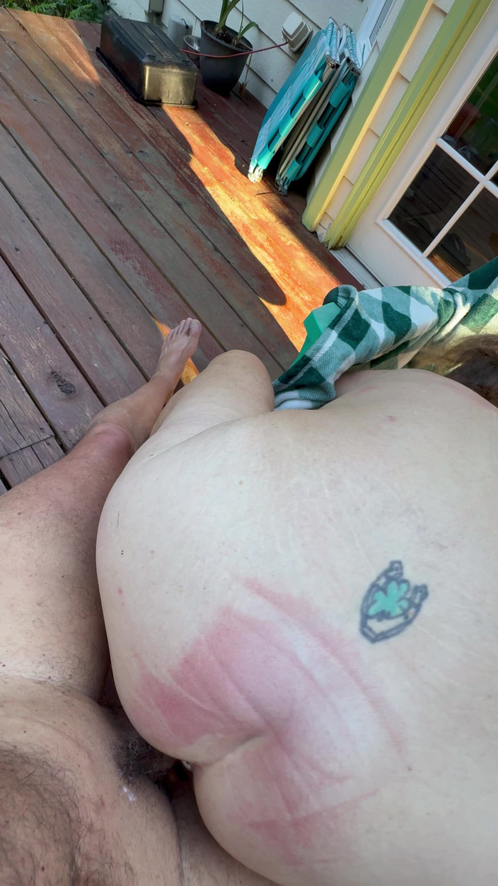 Bonewizzard69: Více špinavé manželky na farmě, vzájemná masturbace a zezadu venku