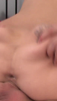 她的第一个色情场景和第一次肛交