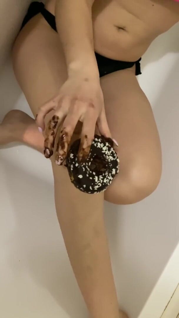 Monnycka: Dolce doppia penetrazione