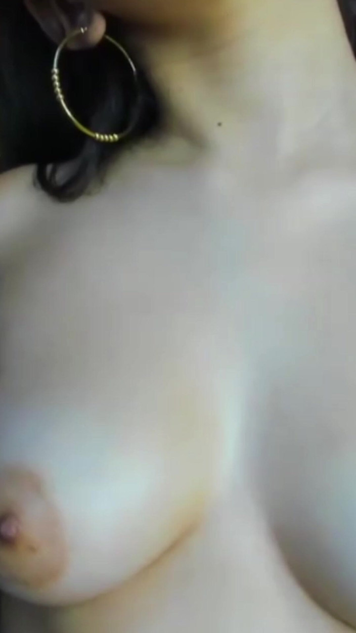 LiliBralee: Lesbian webcam lagi asik nyepong kontol