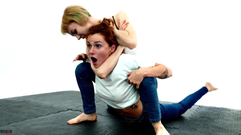 Defeated Sex Fight: Lilith &meryl - si rambut merah hot vs cewek seksi rambut pirang...
