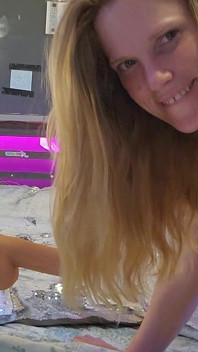 Kaçırmak istemezsiniz... Seksi hatun seks machian tarafından sikiliyor