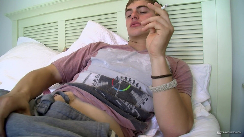 Boys Smoking: Noah Brooks Merokok &amp; Strok
