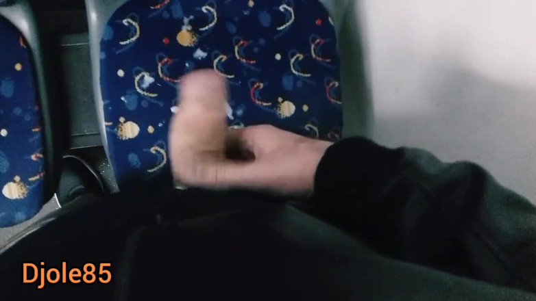 Djole85: Розбещений камшот у поїзді